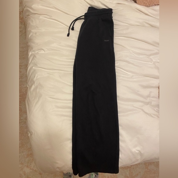 TNA ARITZIA Black Wide Leg Sweatpants - Picture 1 of 4